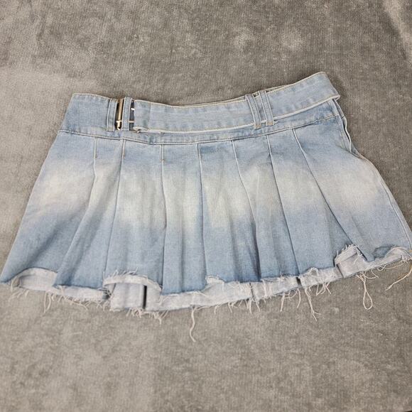 Fashion Nova Mini Skirt Women's XL  Pleated Light Wash Denim Frayed y2k - Picture 1 of 9